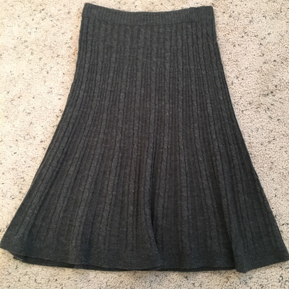 H&M Dresses & Skirts - H&M Gray Pleaded Sweater Skirt - Size S